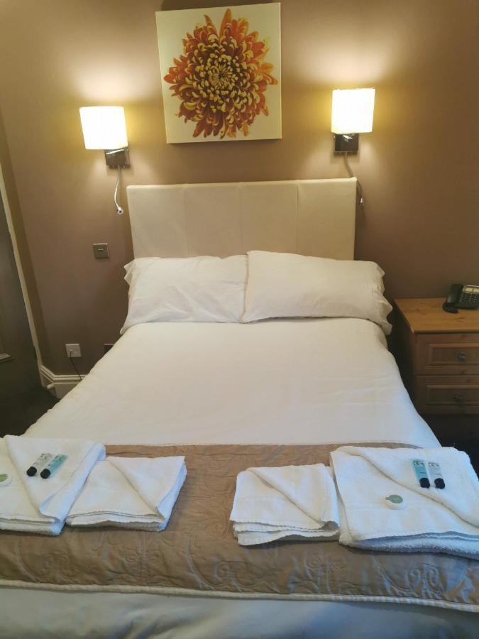 טודמורדן The Queens Hotel מראה חיצוני תמונה